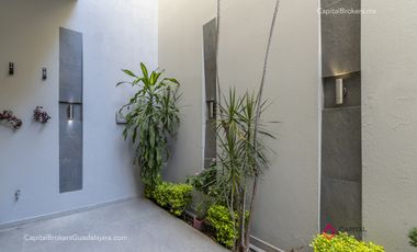 Casa de lujo en venta con elevador Olivos residencial  zona Tec