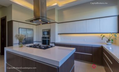 Casa de lujo en venta con elevador Olivos residencial  zona Tec