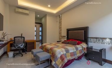 Casa de lujo en venta con elevador Olivos residencial  zona Tec