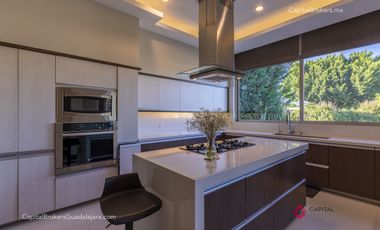 Casa de lujo en venta con elevador Olivos residencial  zona Tec