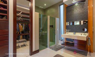 Casa de lujo en venta con elevador Olivos residencial  zona Tec