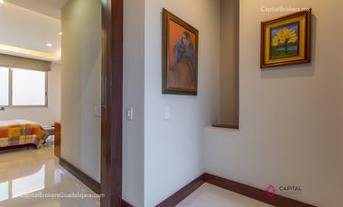 Casa de lujo en venta con elevador Olivos residencial  zona Tec