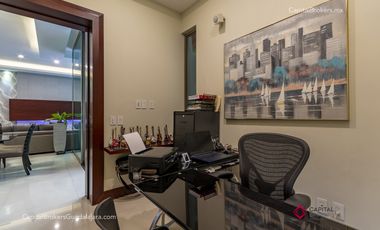 Casa de lujo en venta con elevador Olivos residencial  zona Tec