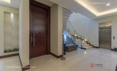 Casa de lujo en venta con elevador Olivos residencial  zona Tec