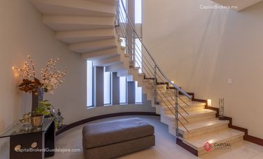 Casa de lujo en venta con elevador Olivos residencial  zona Tec