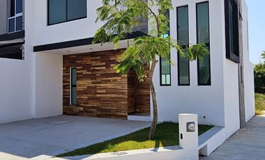 AMPLIA RESIDENCIA DE 3 RECÁMARAS EN ESQUINA EN ZONA NORTE DE COLIMA