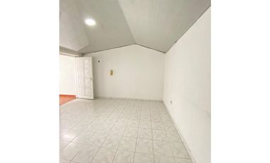 SE ARRIENDA APARTAMENTO EN TERCER PISO BARRIO ENTRE ROS TULU.
