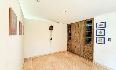 Casa remodelada con terraza y jardín en La  Herradura