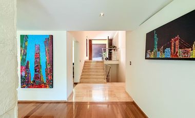 Casa remodelada con terraza y jardín en La  Herradura