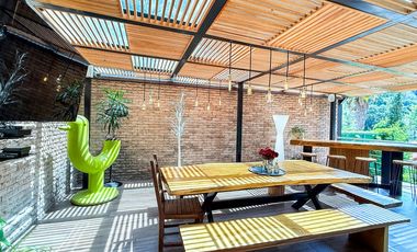 Casa remodelada con terraza y jardín en La  Herradura