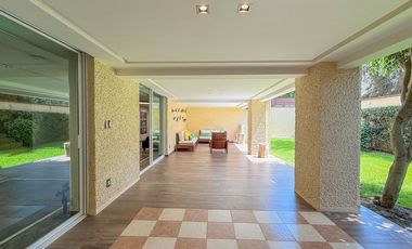 Casa remodelada con terraza y jardín en La  Herradura