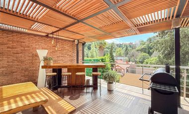 Casa remodelada con terraza y jardín en La  Herradura
