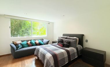 Casa remodelada con terraza y jardín en La  Herradura