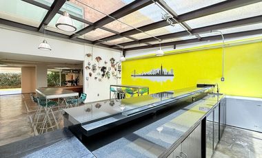 Casa remodelada con terraza y jardín en La  Herradura
