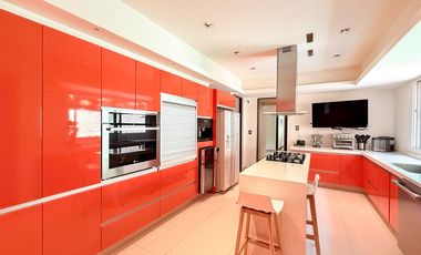 Casa remodelada con terraza y jardín en La  Herradura