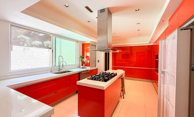 Casa remodelada con terraza y jardín en La  Herradura