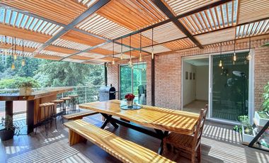 Casa remodelada con terraza y jardín en La  Herradura