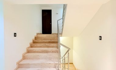 Casa remodelada con terraza y jardín en La  Herradura
