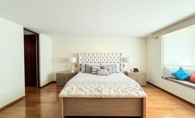 Casa remodelada con terraza y jardín en La  Herradura