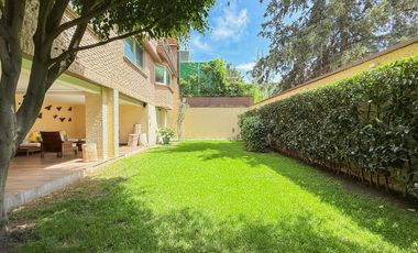 Casa remodelada con terraza y jardín en La  Herradura
