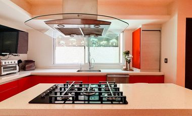 Casa remodelada con terraza y jardín en La  Herradura