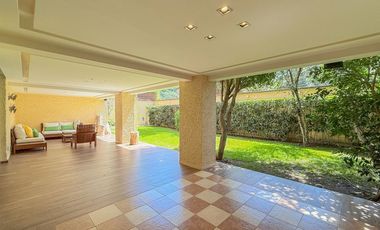 Casa remodelada con terraza y jardín en La  Herradura