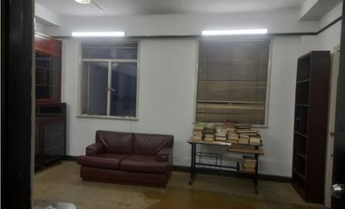 SE VENDE OFICINA EN EL CENTRO DE MEDELLIN SUPER UBICACION