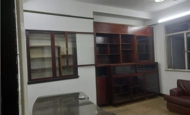 SE VENDE OFICINA EN EL CENTRO DE MEDELLIN SUPER UBICACION