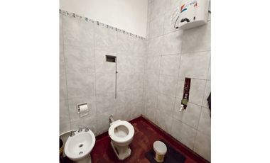 Venta casa a refaccionar dos dormitorios Zona Churruarin y Ayacucho