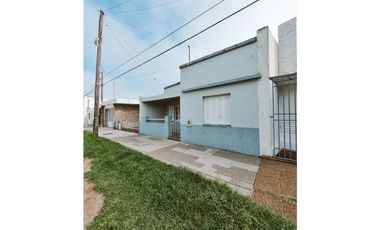 Venta casa a refaccionar dos dormitorios Zona Churruarin y Ayacucho