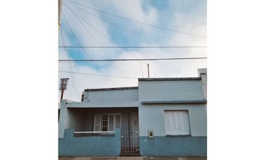 Venta casa a refaccionar dos dormitorios Zona Churruarin y Ayacucho