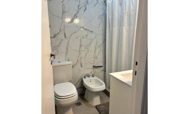 Departamento 2 amb con espacio cochera. Zona Varese