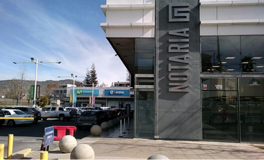 Local Comercial en Arriendo en Av. La Dehesa / Strip Center Small Service