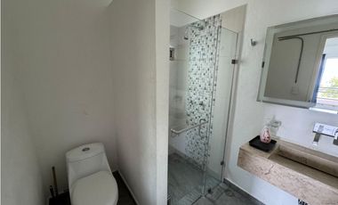 CASA EN VENTA A ORILLA DEL LAGO 