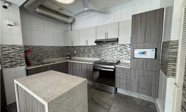 CASA EN VENTA A ORILLA DEL LAGO 