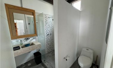 CASA EN VENTA A ORILLA DEL LAGO 