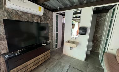CASA EN VENTA A ORILLA DEL LAGO 