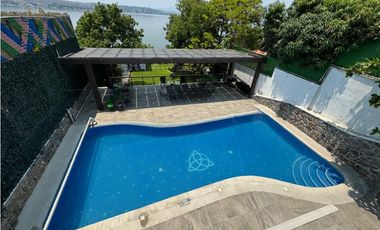 CASA EN VENTA A ORILLA DEL LAGO 