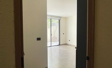 Depa en Renta de 1R en PB c/ terraza privada 600m TEC  (001)