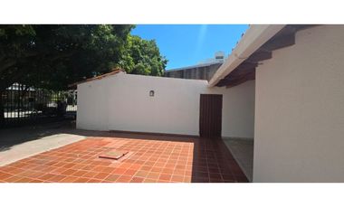 SE VENDE CASA DE CUATRO ALCOBAS EN EL BARRIO EL JARDIN, SANTA MARTA