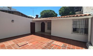 SE VENDE CASA DE CUATRO ALCOBAS EN EL BARRIO EL JARDIN, SANTA MARTA