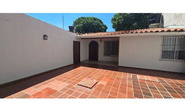 SE VENDE CASA DE CUATRO ALCOBAS EN EL BARRIO EL JARDIN, SANTA MARTA
