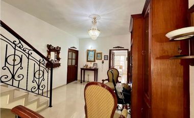 Hermosa casa en venta con piscina - Barrio Las Mercedes Palmira Valle