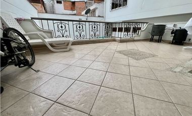 Hermosa casa en venta con piscina - Barrio Las Mercedes Palmira Valle