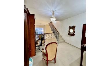 Hermosa casa en venta con piscina - Barrio Las Mercedes Palmira Valle