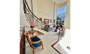 Hermosa casa en venta con piscina - Barrio Las Mercedes Palmira Valle