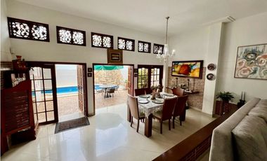 Hermosa casa en venta con piscina - Barrio Las Mercedes Palmira Valle