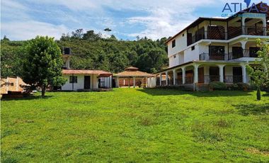 VENTA DE HERMOSA CASA CAMPESTRE RUITOQUE BAJO ACAPULCO COD: 695
