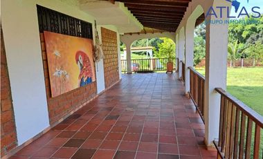 VENTA DE HERMOSA CASA CAMPESTRE RUITOQUE BAJO ACAPULCO COD: 695