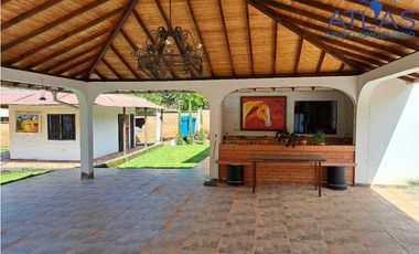 VENTA DE HERMOSA CASA CAMPESTRE RUITOQUE BAJO ACAPULCO COD: 695